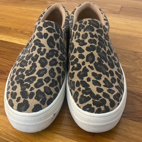 Cushionaire Women’s Tan Cheetah Print Slip On Sneakers Size 7.5 - Picture 5 of 8